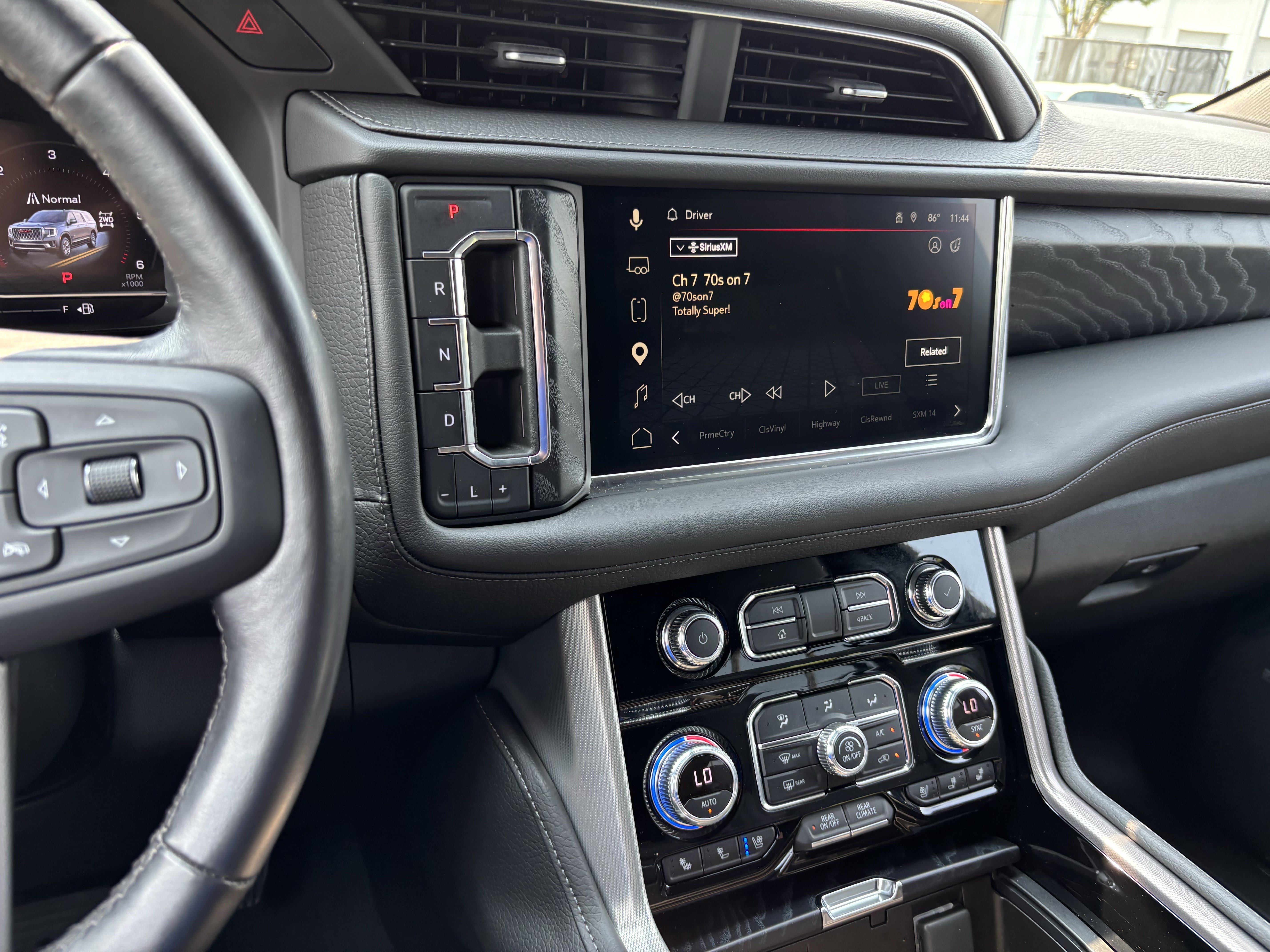 Used 2022 GMC Yukon XL Denali AWD/4WD image 31