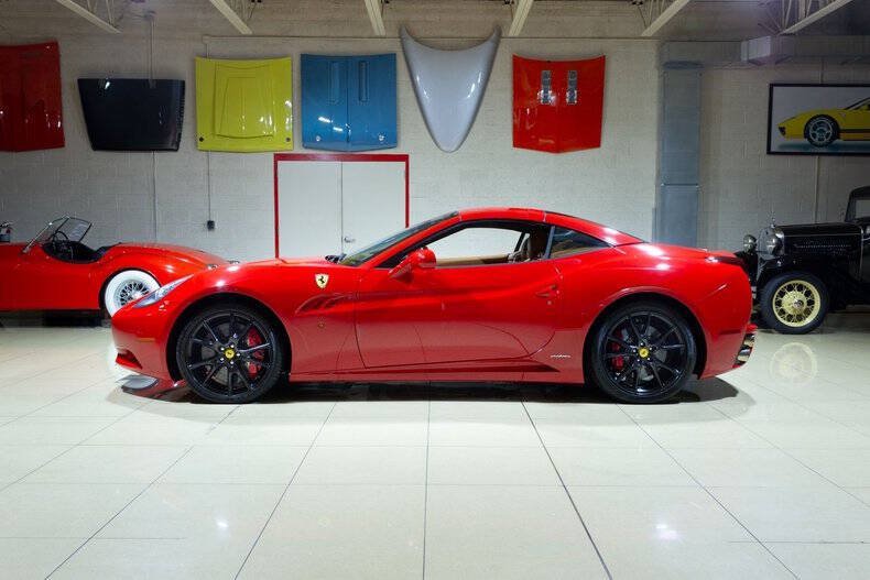 Used 2010 Ferrari California RWD image 11