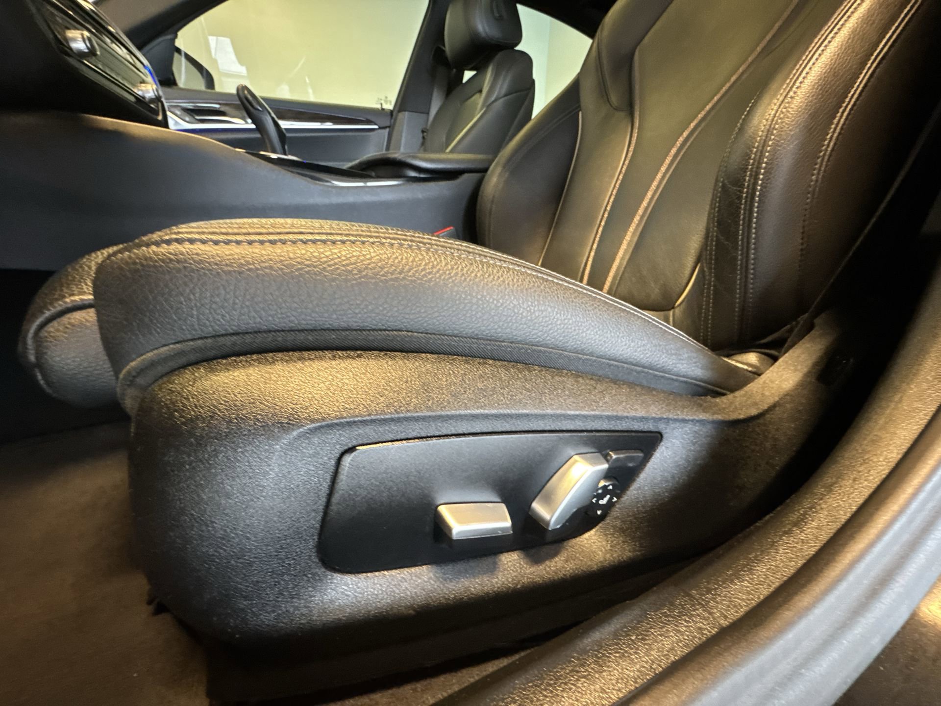 Used 2019 BMW 540i xDrive AWD/4WD image 11