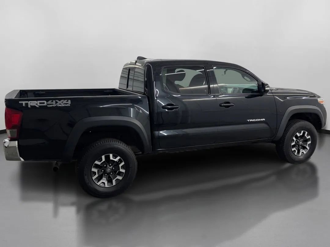 Used 2016 Toyota Tacoma TRD Off-Road w/ Towing Package AWD/4WD image 11