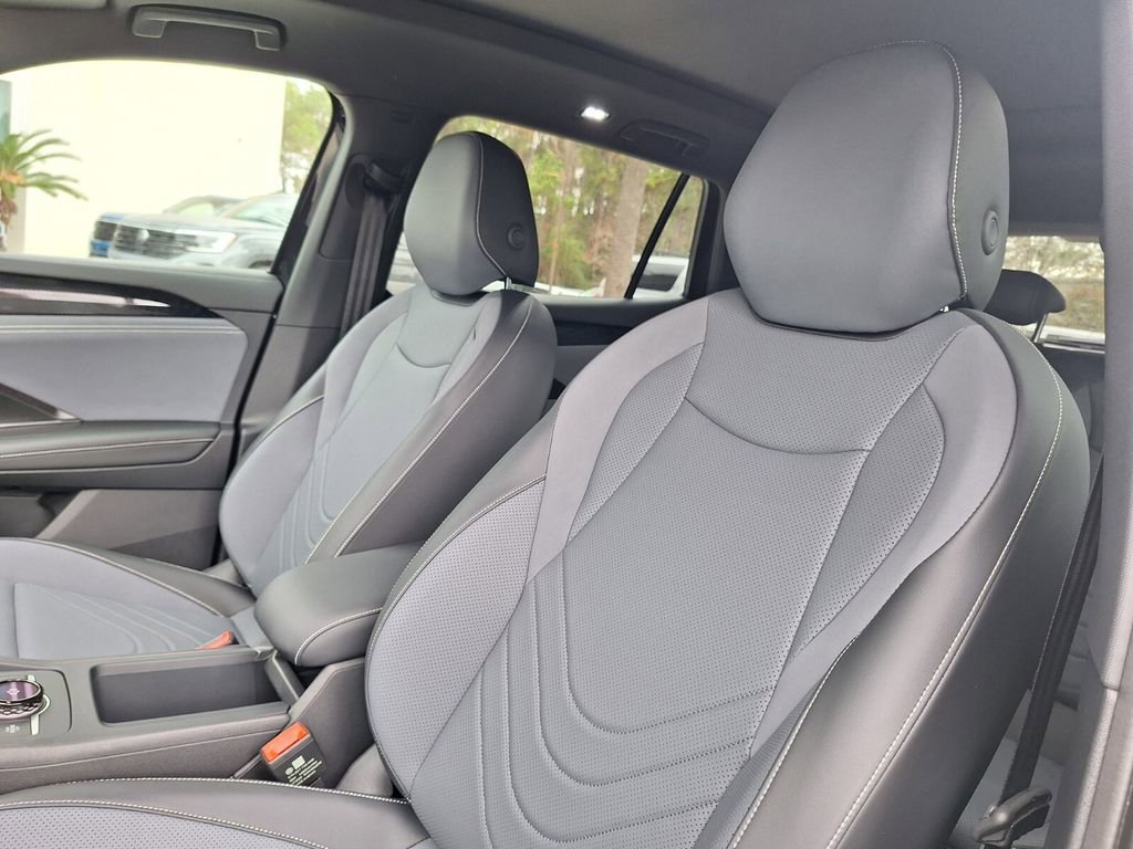 New 2026 Volkswagen Tiguan SE R-Line image 11