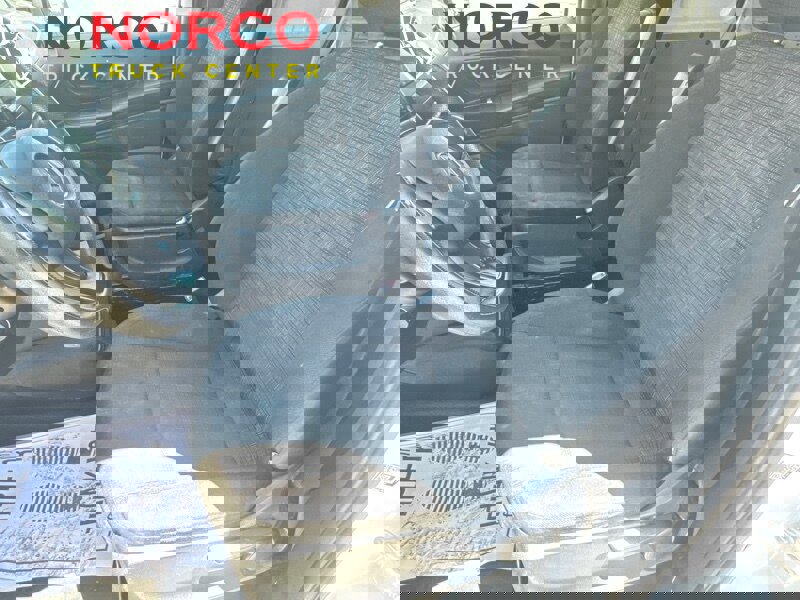 Used 2017 Mercedes-Benz Metris w/ Driver Efficiency Package image 18