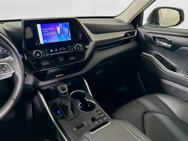 Certified 2025 Toyota Highlander XLE FWD image 26