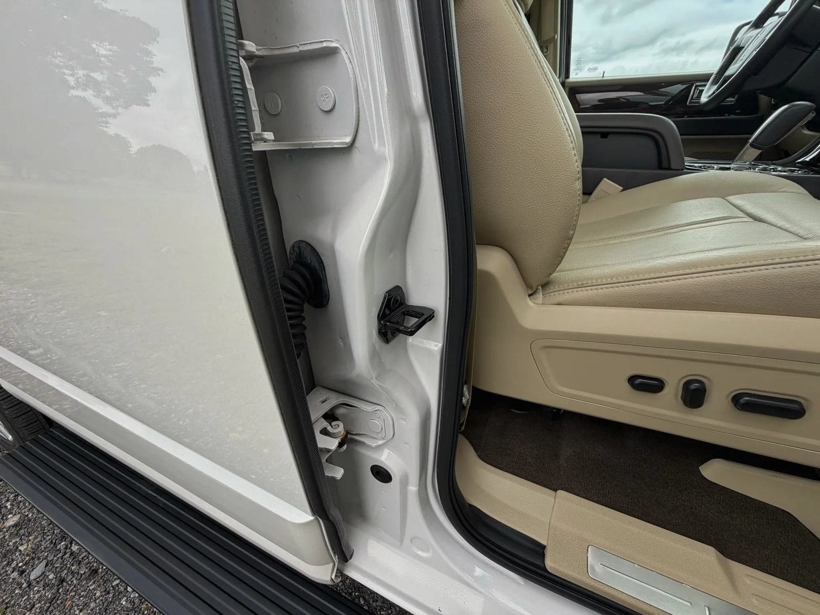 Used 2015 Lincoln Navigator L 4WD w/ Equipment Group 101A Reserve image 77