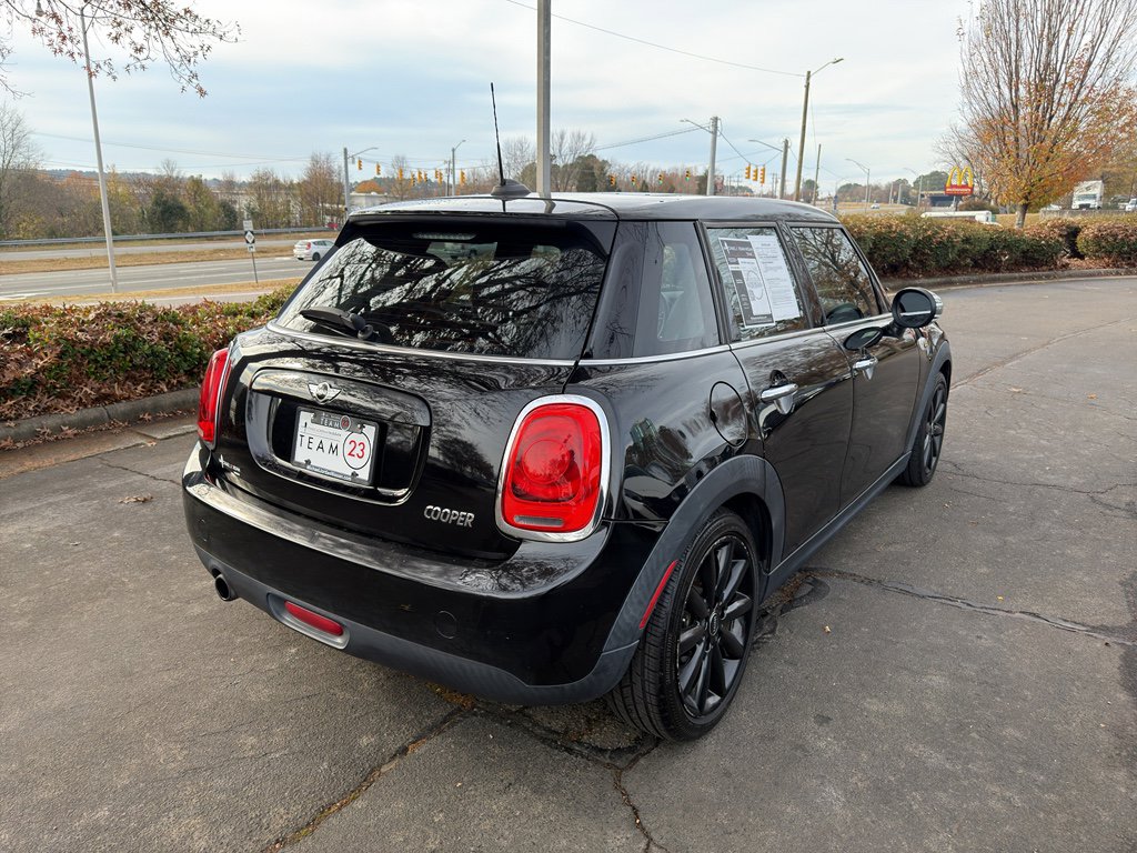 Used 2017 MINI Cooper 4-Door Hardtop image 6