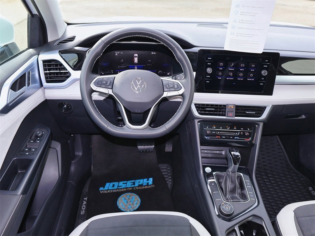 Certified 2025 Volkswagen Taos SE w/ Panoramic Sunroof Package image 17