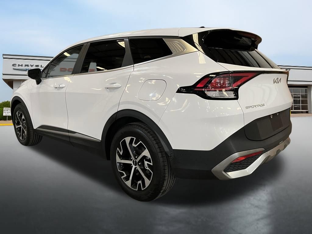 Used 2023 Kia Sportage EX image 3