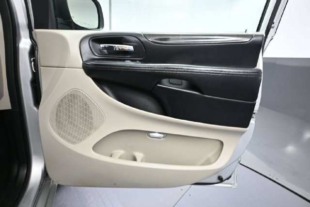 Used 2012 Dodge Grand Caravan SXT FWD image 35