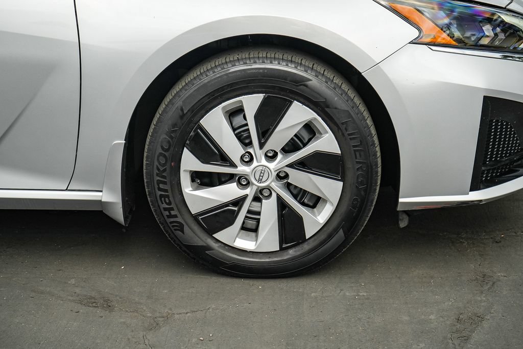 Used 2024 Nissan Altima 2.5 S FWD image 9
