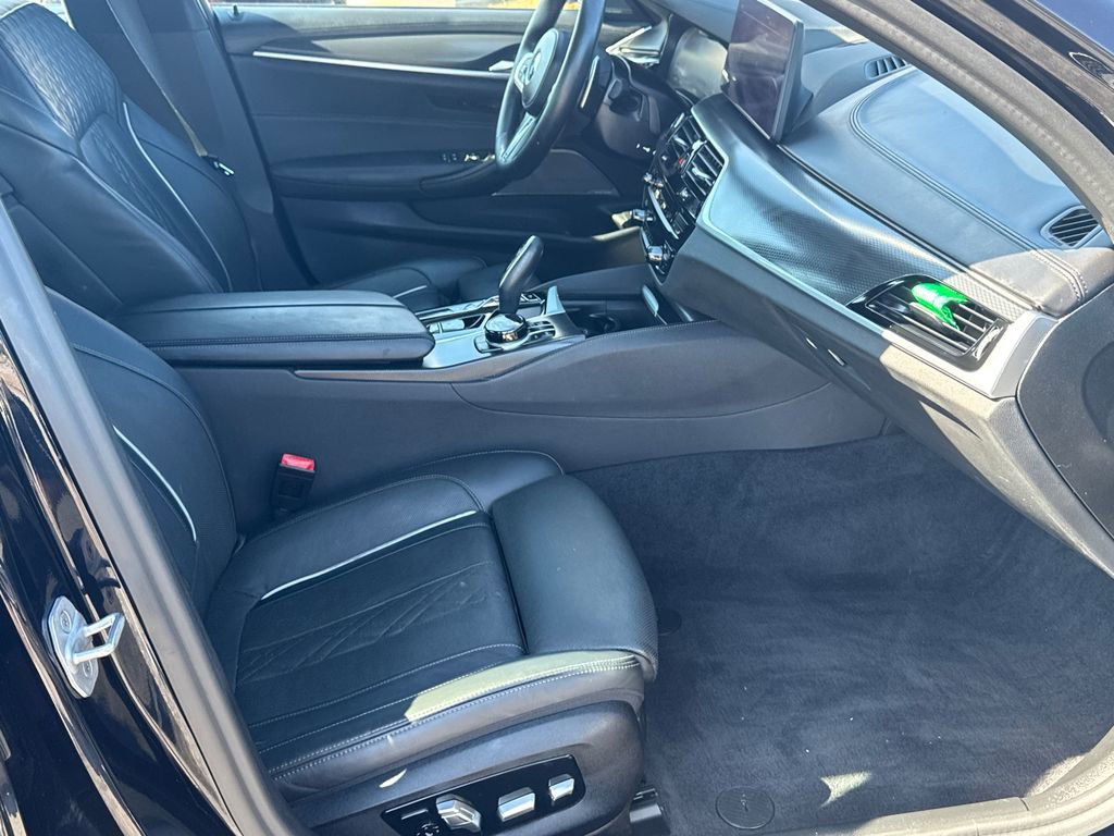 Used 2021 BMW M550i xDrive w/ Dynamic Handling Package image 10