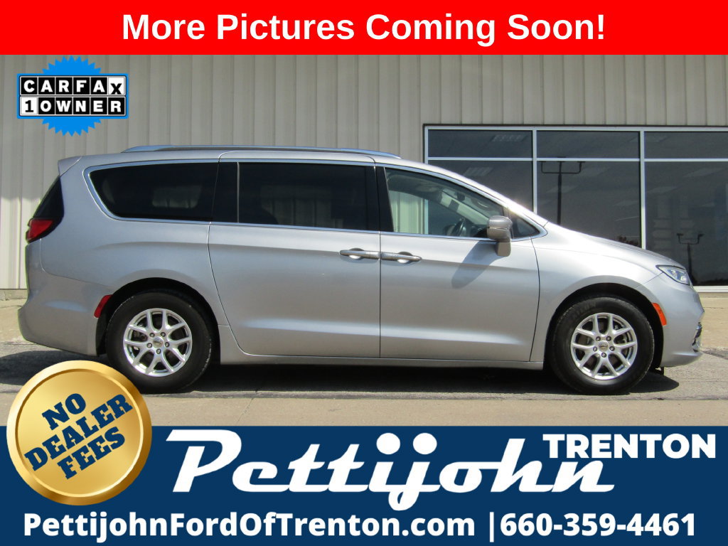 Used 2021 Chrysler Pacifica Touring-L FWD image 2