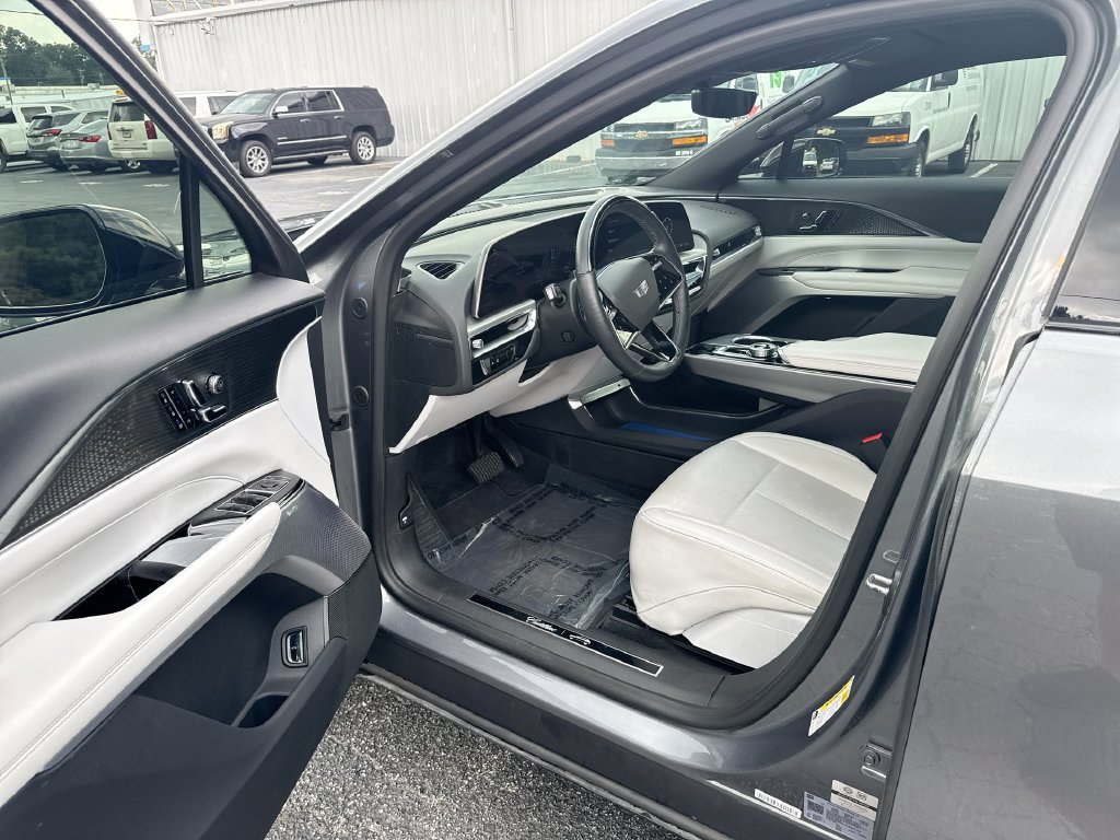 Used 2023 Cadillac Lyriq 2WD image 13