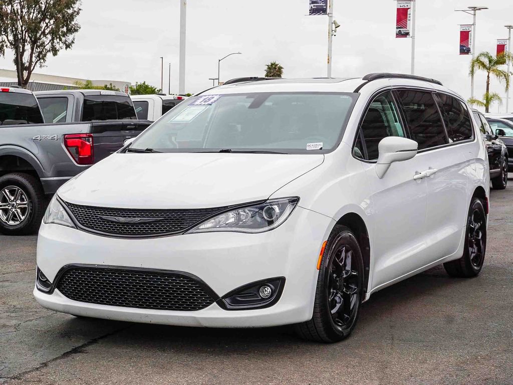 Used 2018 Chrysler Pacifica Limited FWD image 3