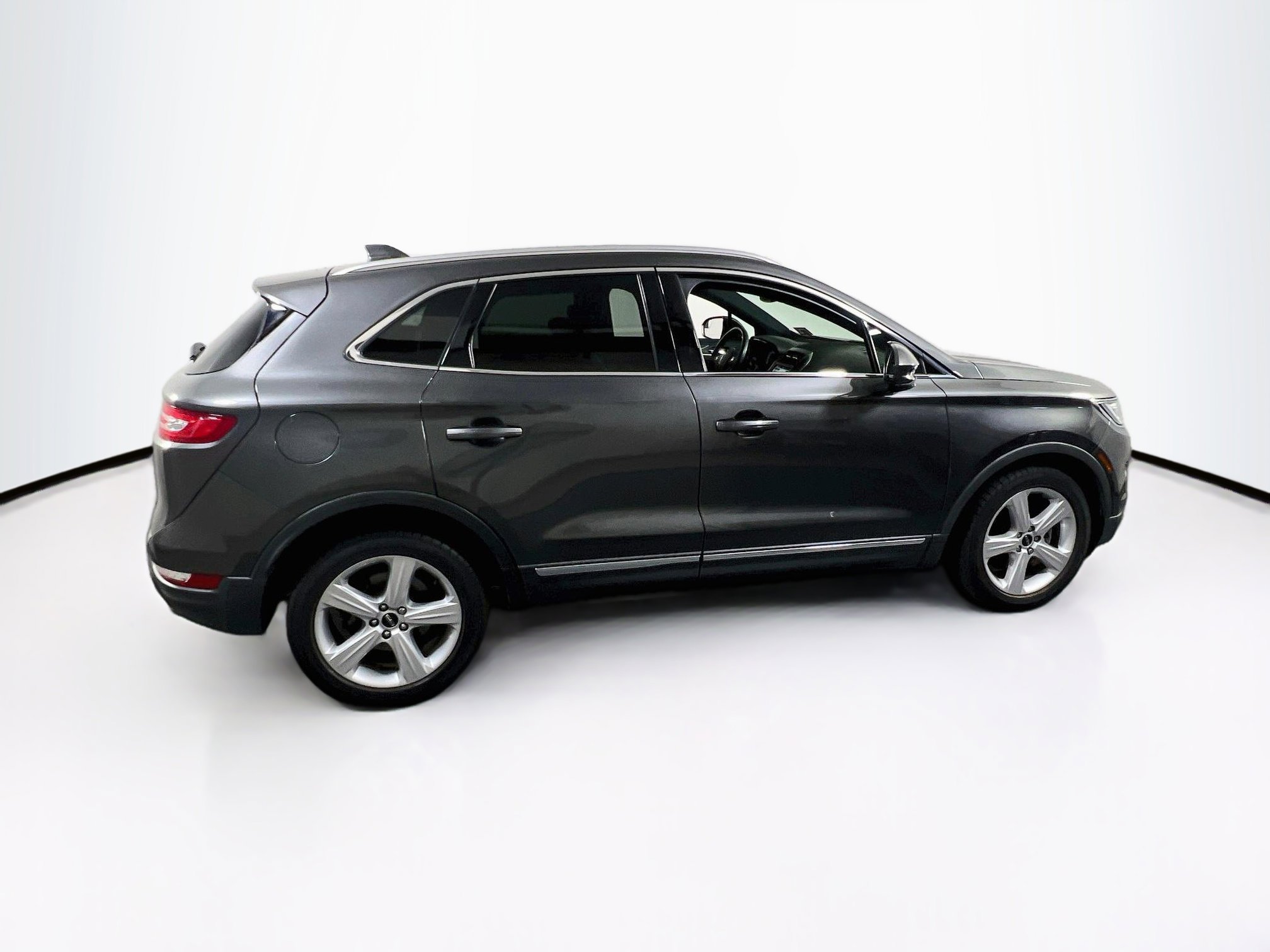 Used 2017 Lincoln MKC Premiere image 4