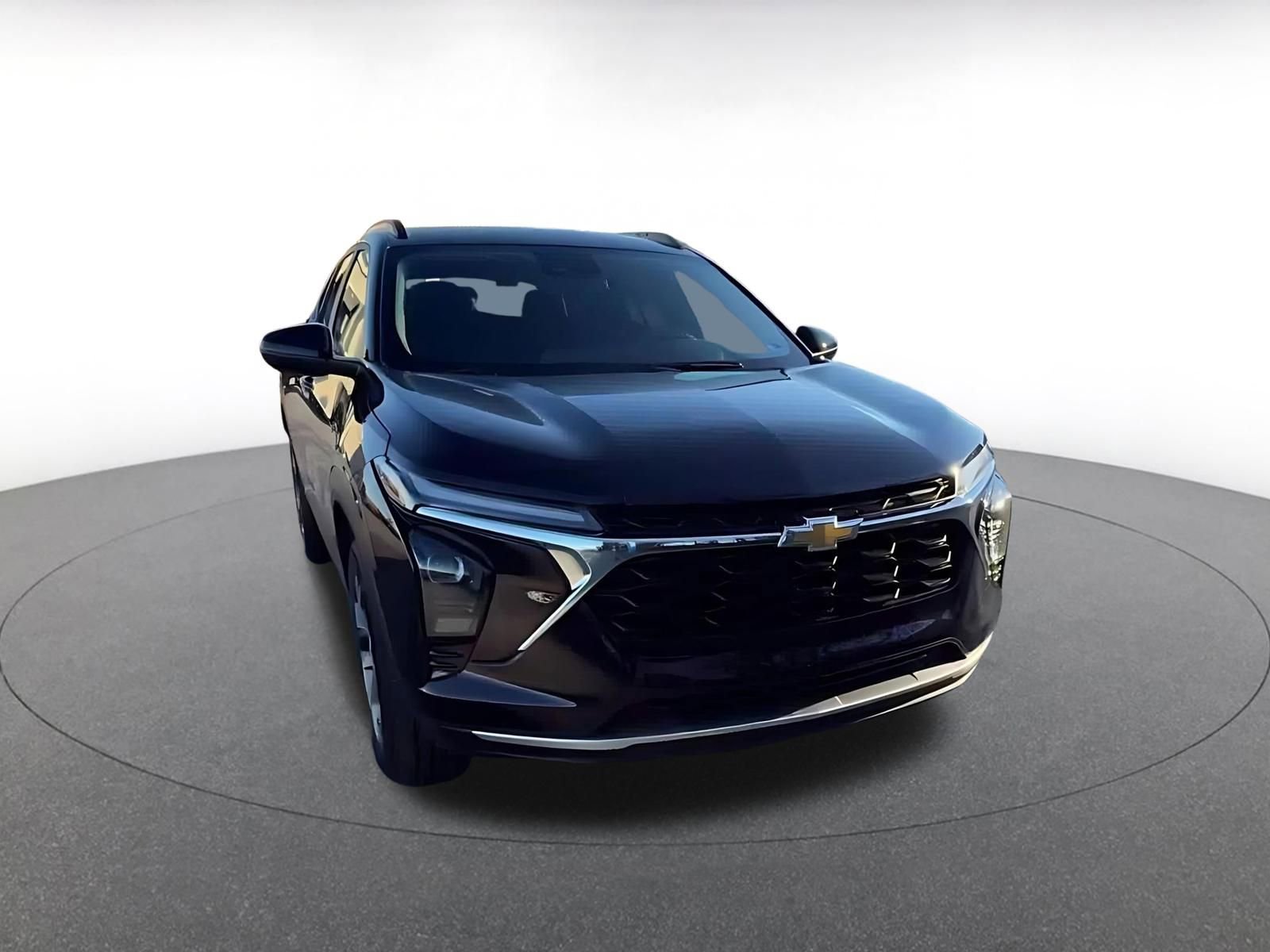 Used 2025 Chevrolet Trax LT image 3