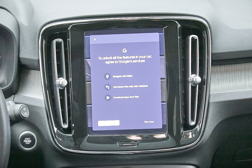 Certified 2024 Volvo XC40 B5 Plus w/ Climate Package image 22