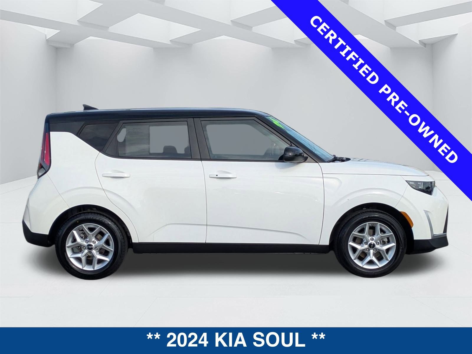 Used 2024 Kia Soul S image 3