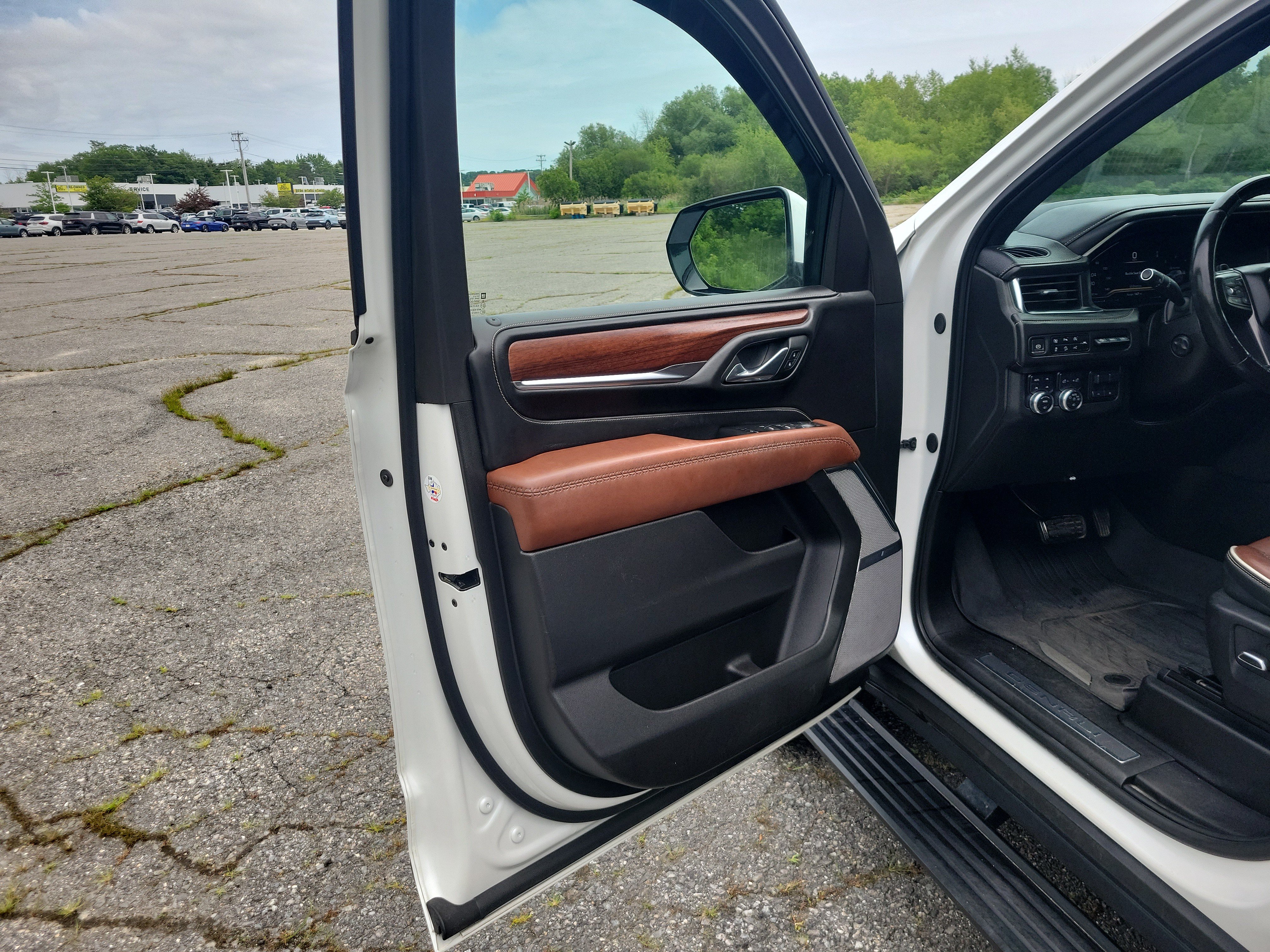 Used 2023 GMC Yukon XL Denali Ultimate AWD/4WD image 15