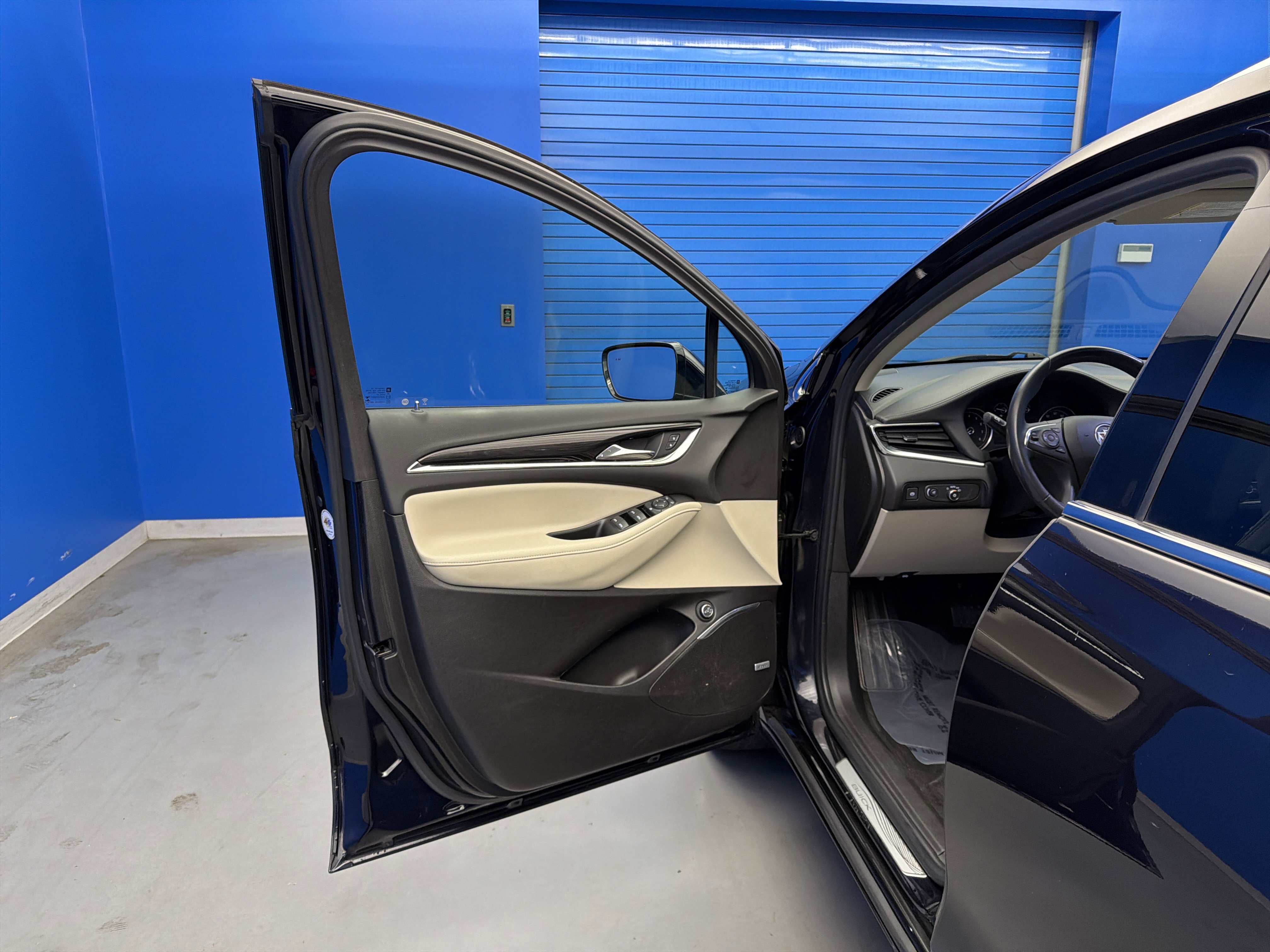 Used 2020 Buick Enclave Essence w/ Sound and Sites Package AWD/4WD image 10