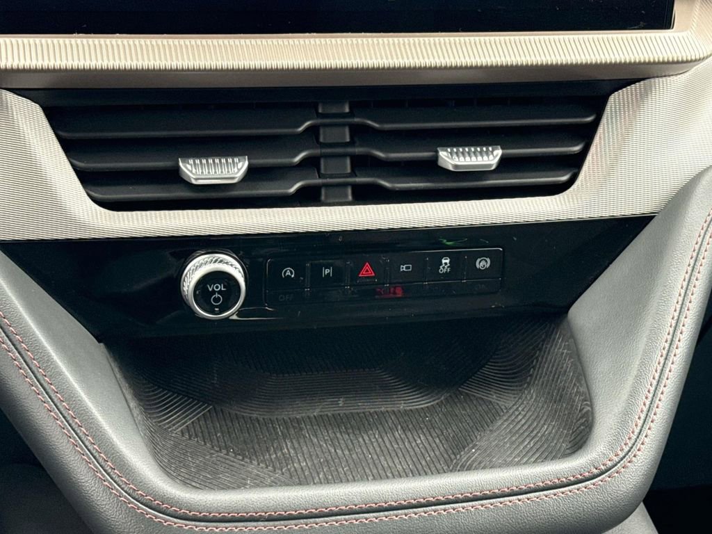 Used 2025 Ford Explorer Active image 18