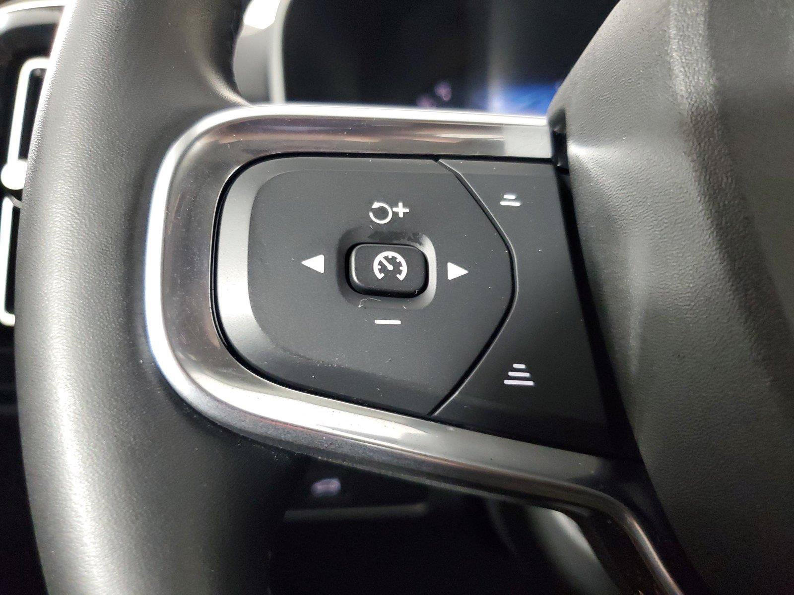 Certified 2023 Volvo XC40 B5 Plus w/ Protection Package Premier AWD/4WD image 25