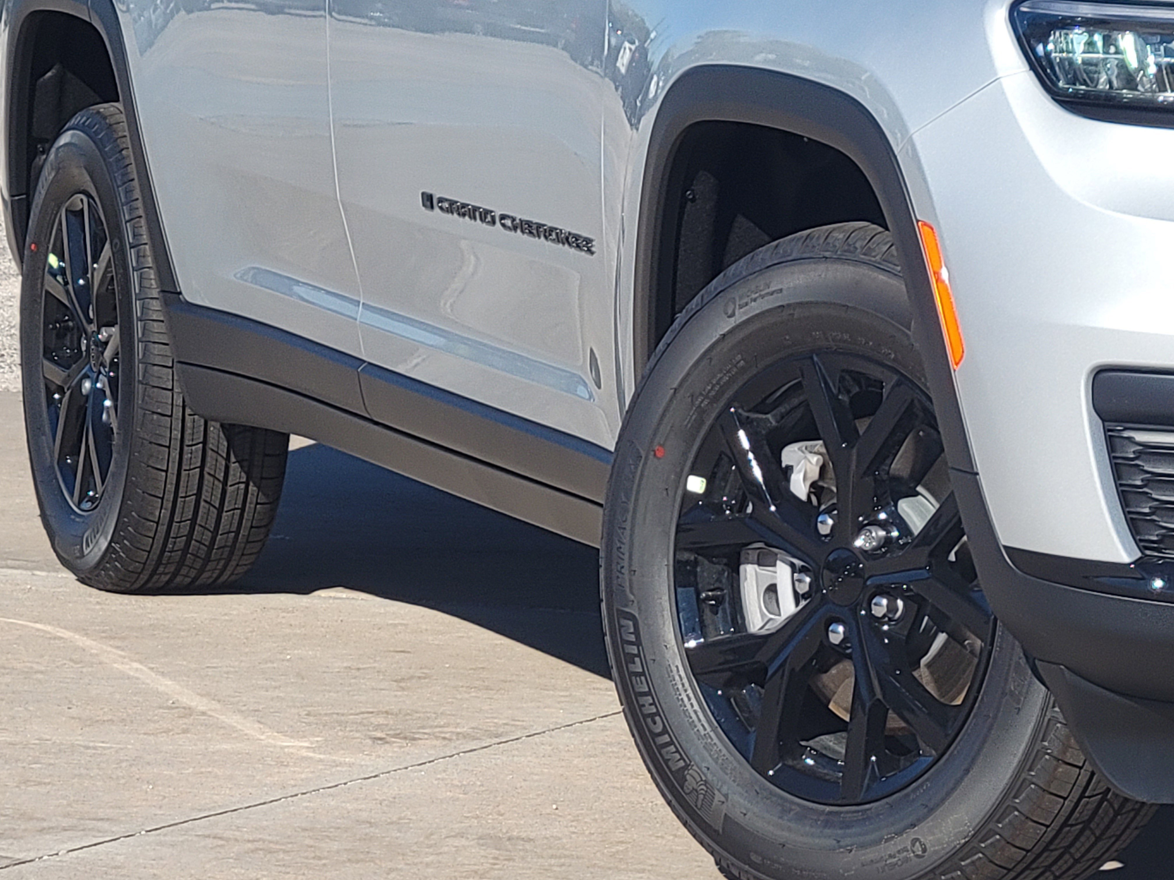 New 2025 Jeep Grand Cherokee L Altitude image 9