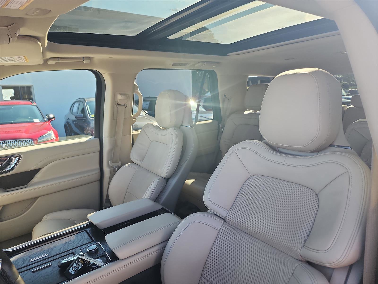 Used 2020 Lincoln Navigator Reserve w/ Luxury Package image 18