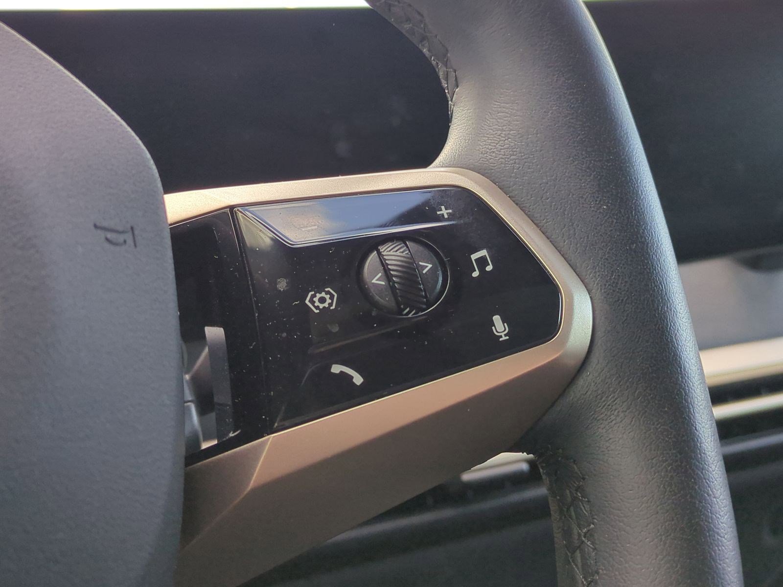 Used 2024 BMW iX xDrive50 w/ Sport Package image 19