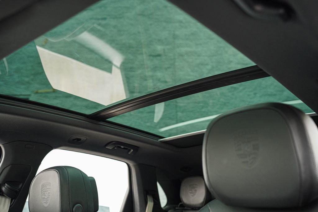 Used 2022 Porsche Cayenne Platinum Edition image 35