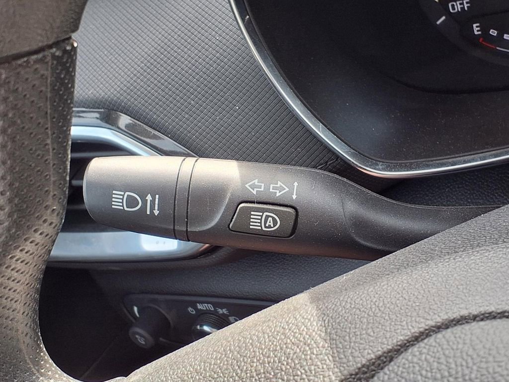 Used 2022 Chevrolet TrailBlazer LT FWD image 22