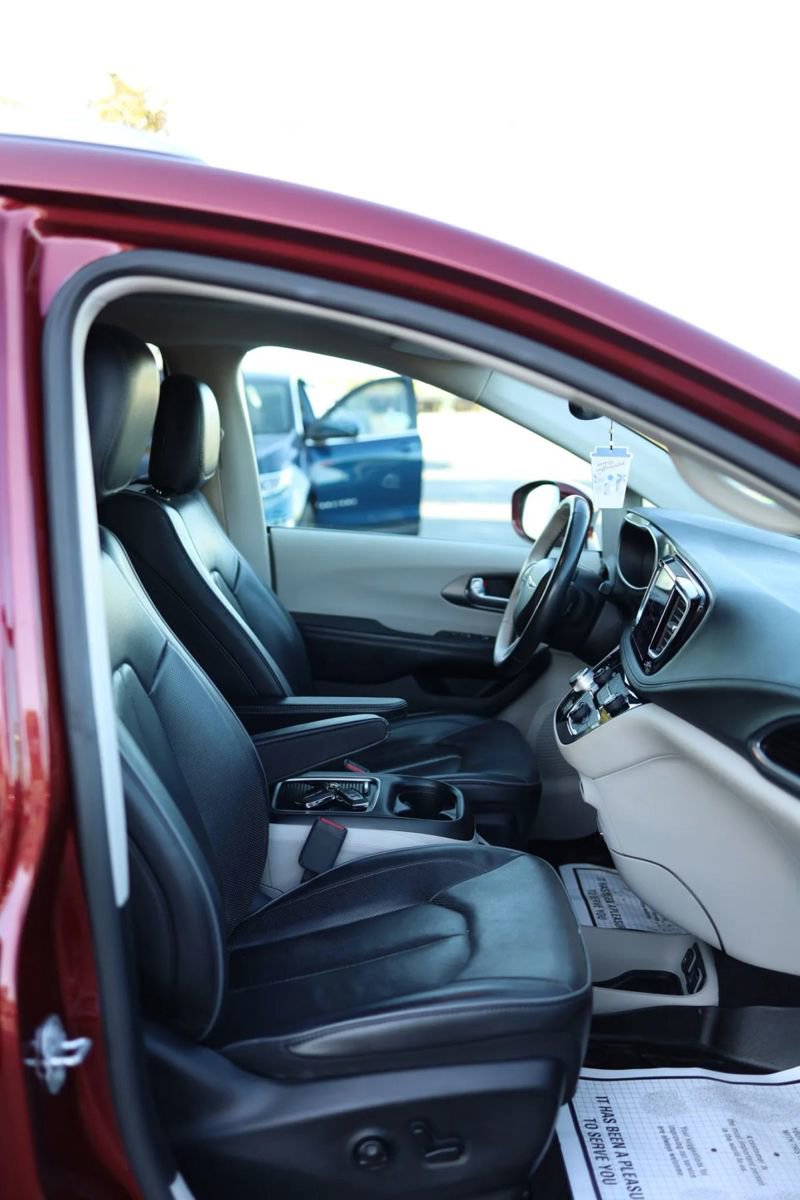 Used 2019 Chrysler Pacifica Limited FWD image 48