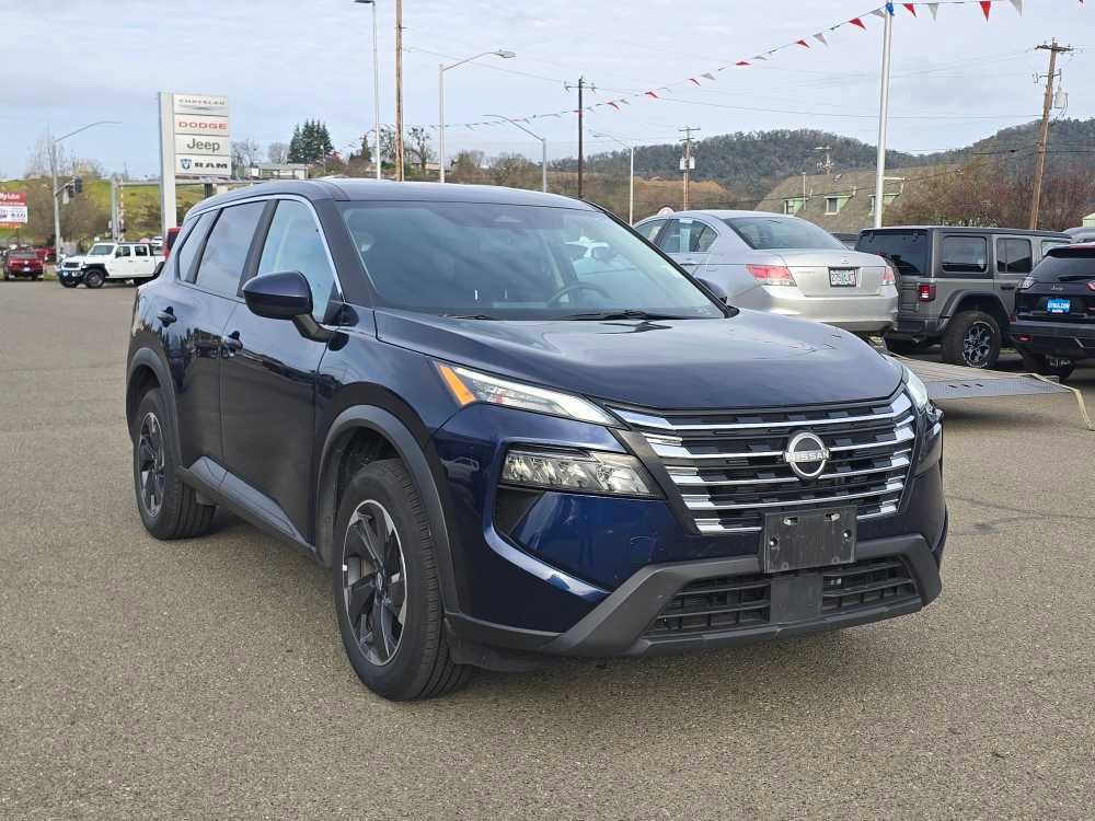 Used 2025 Nissan Rogue SV image 4