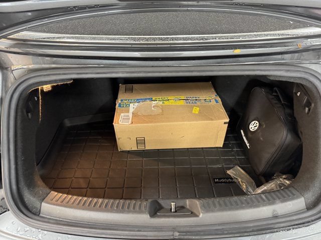 Used 2019 Volkswagen Beetle 2.0T SE FWD image 32