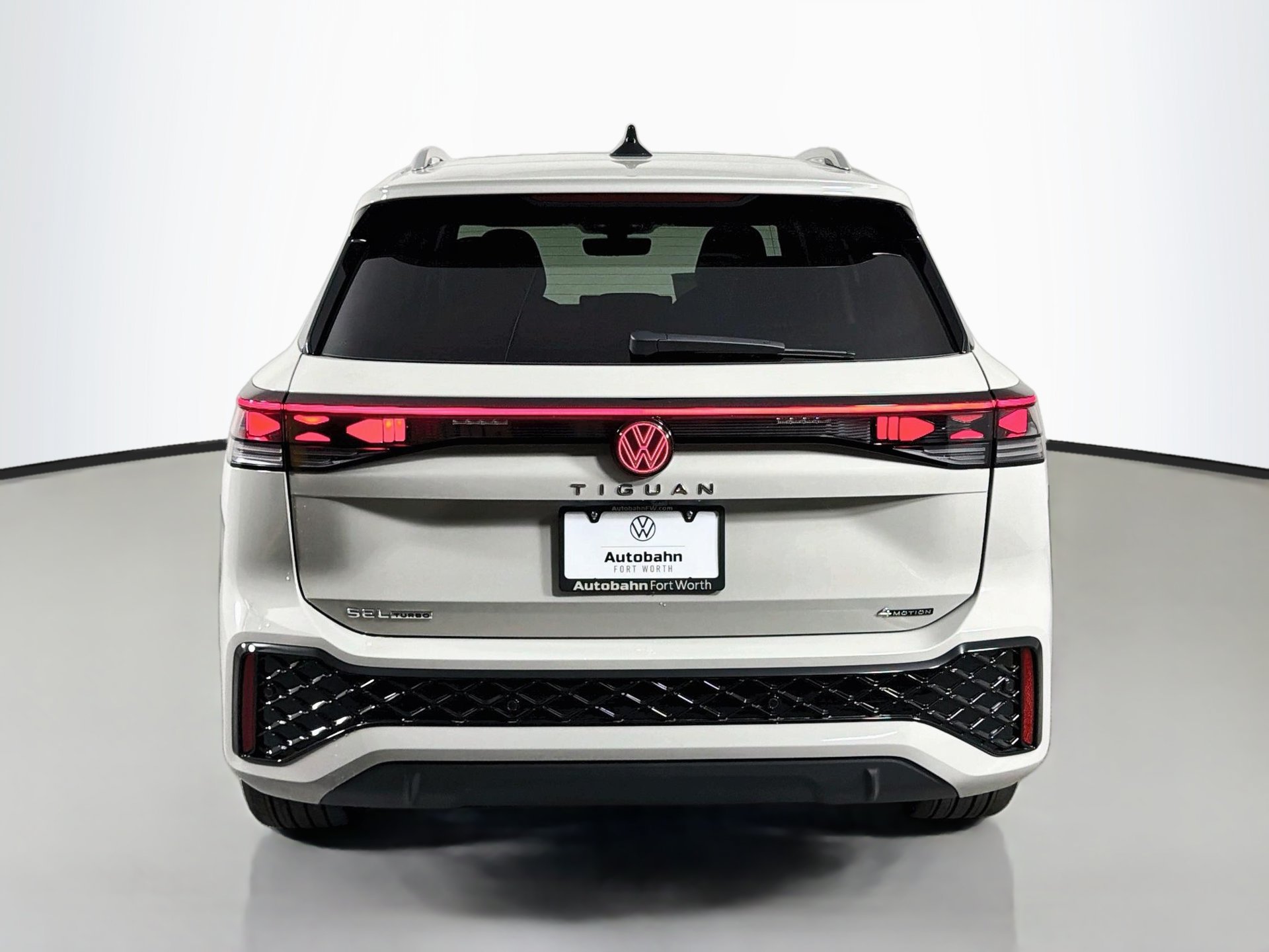 New 2027 Volkswagen Tiguan SEL R-Line AWD/4WD image 6