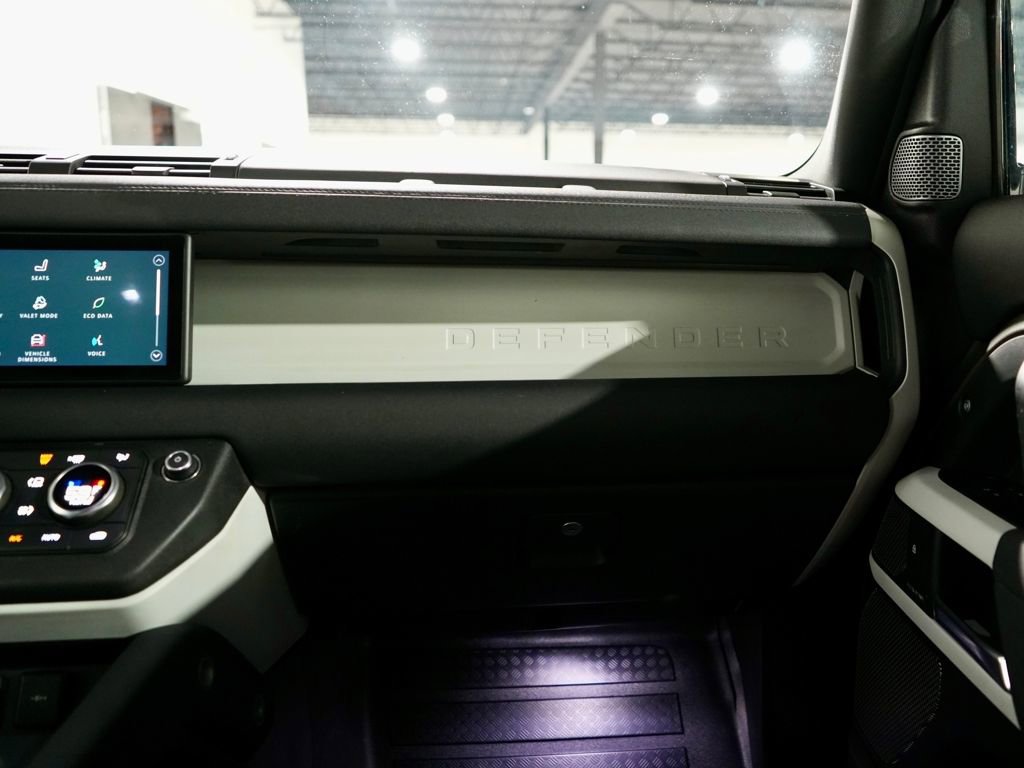 Used 2021 Land Rover Defender 110 SE image 25