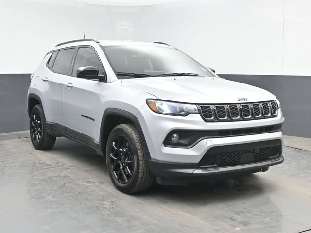 Used 2025 Jeep Compass Latitude w/ Altitude Special Edition AWD/4WD image 2