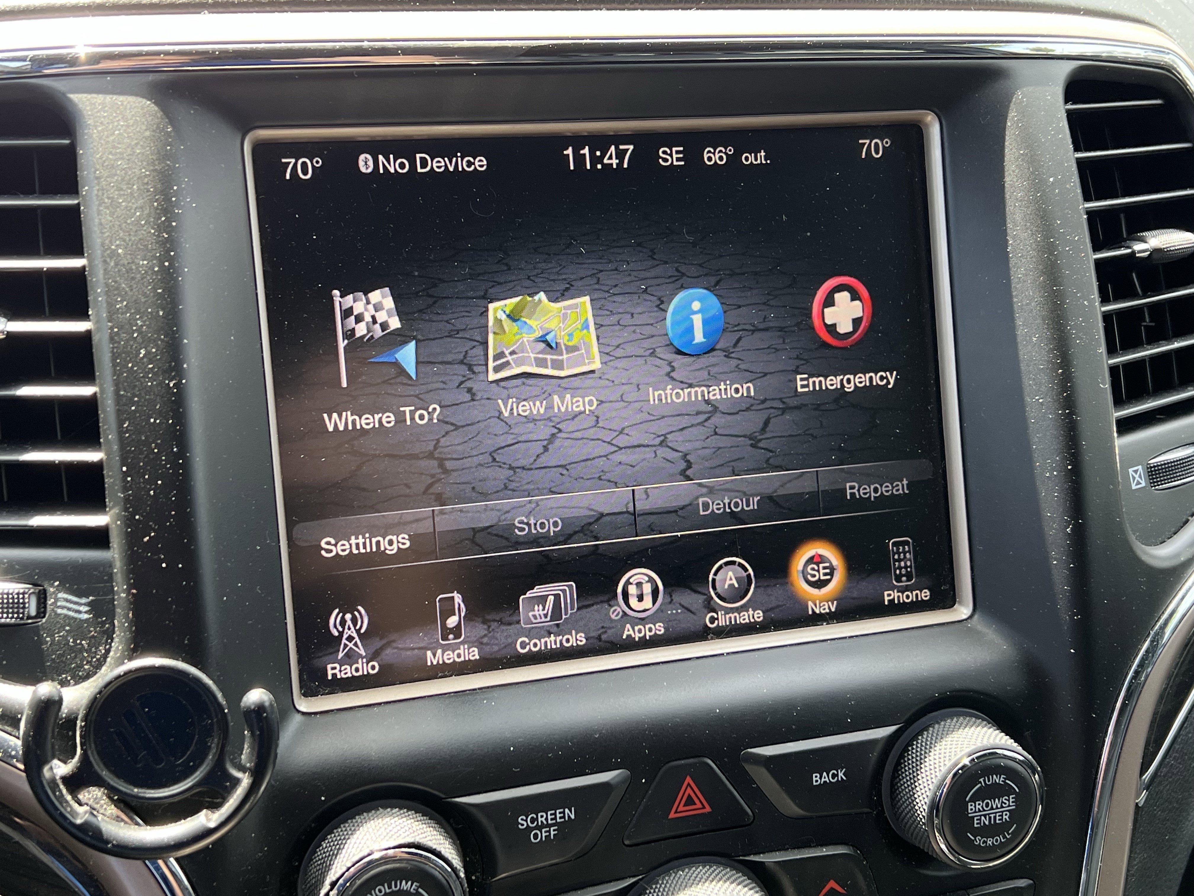 Used 2014 Jeep Grand Cherokee Overland w/ Advanced Technology Group AWD/4WD image 24