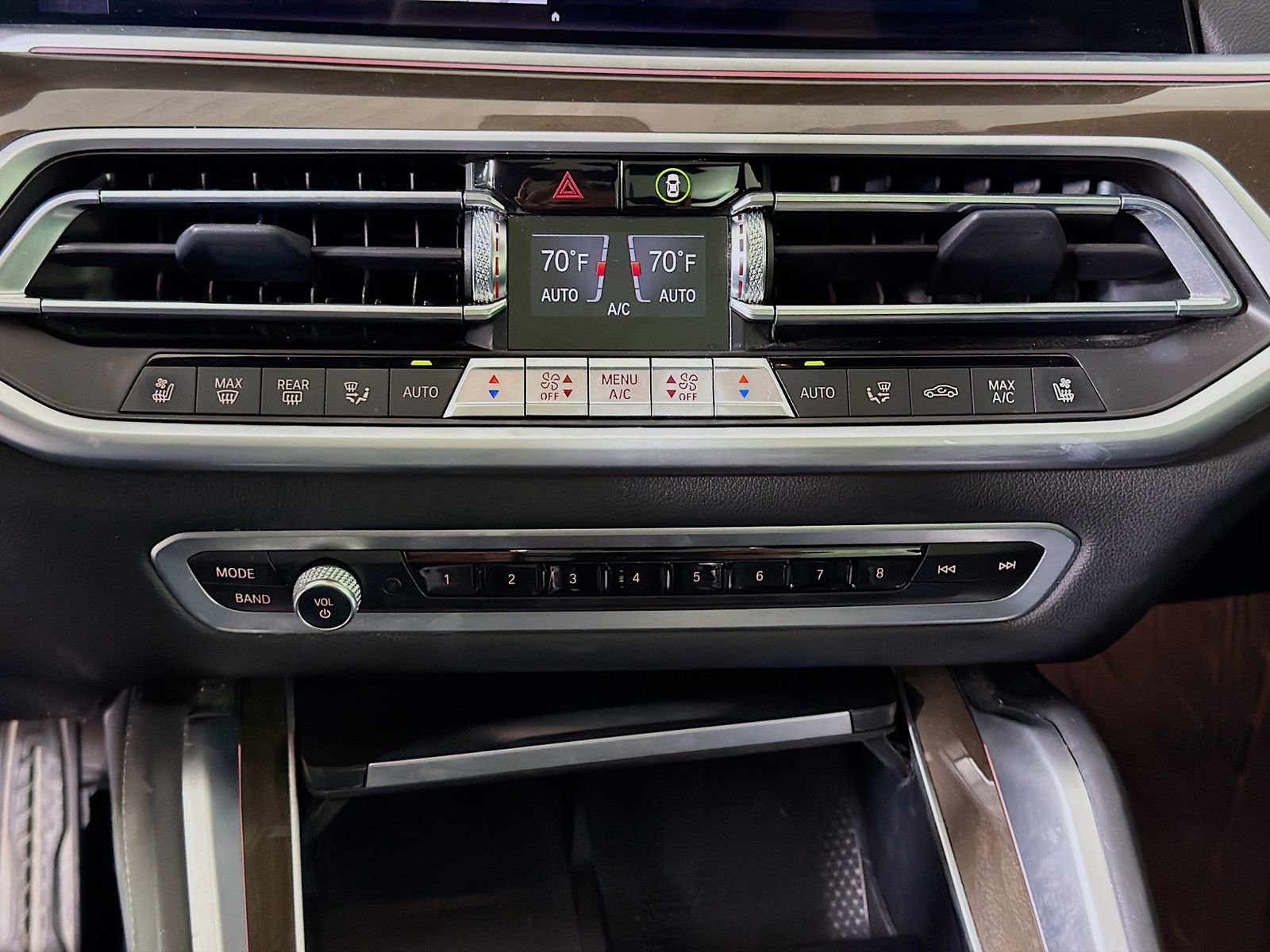 Used 2022 BMW X6 xDrive40i w/ Executive Package image 19