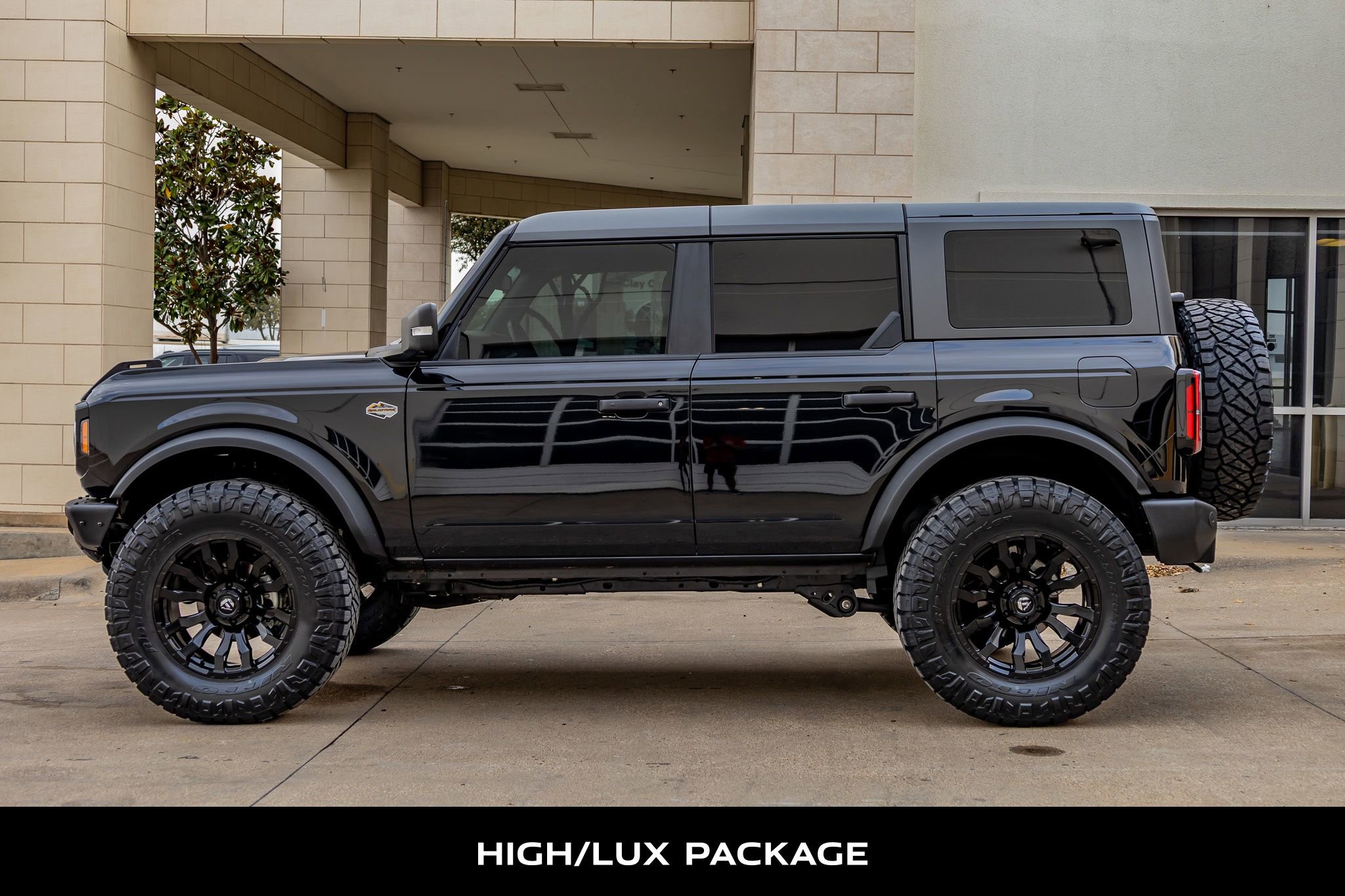 Used 2024 Ford Bronco Wildtrak image 6