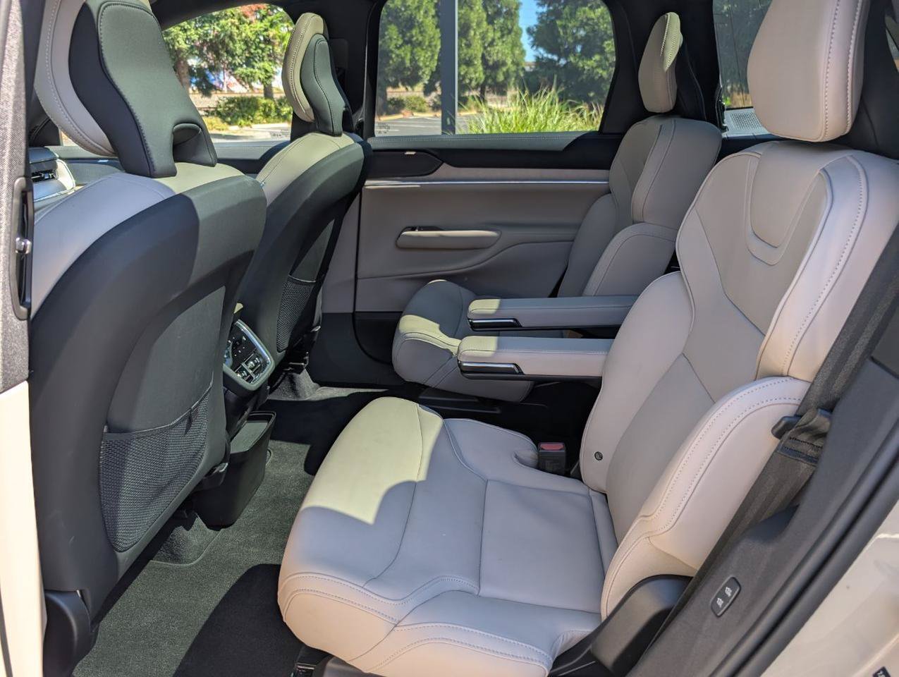 Used 2025 Volvo EX90 Ultra AWD/4WD image 11