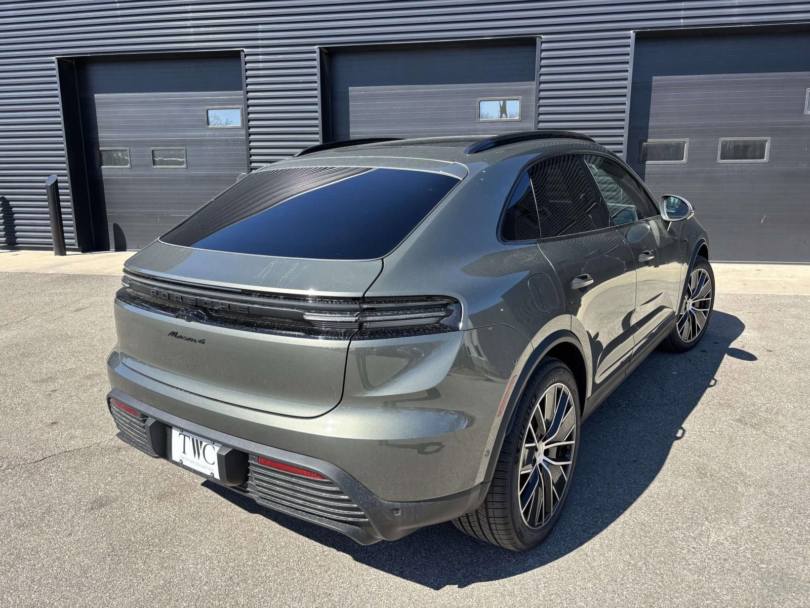 New 2026 Porsche Macan 4 Electric image 10