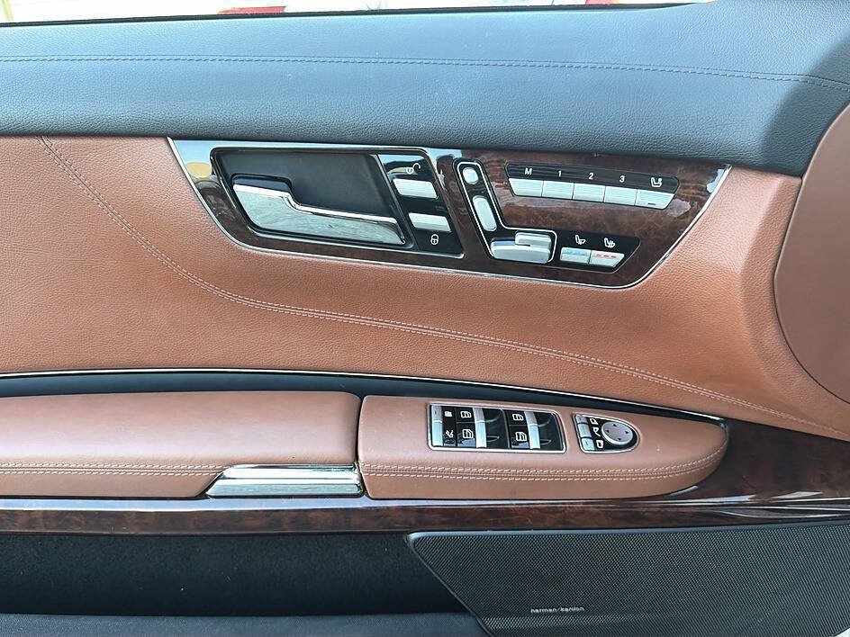 Used 2010 Mercedes-Benz CL 550 4MATIC image 4