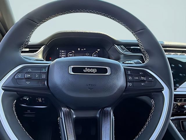 Used 2025 Jeep Grand Cherokee Altitude AWD/4WD image 14