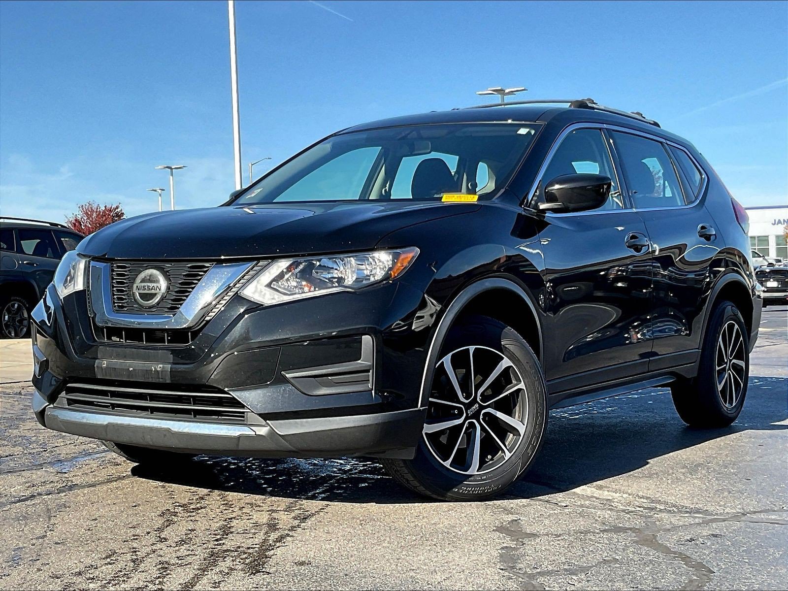 Used 2018 Nissan Rogue S AWD/4WD image 2