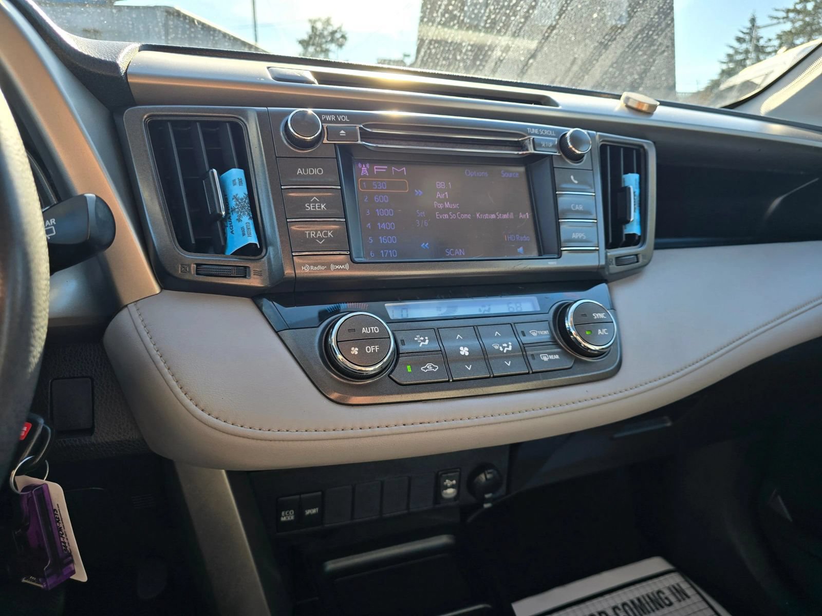 Used 2013 Toyota RAV4 XLE AWD/4WD image 28