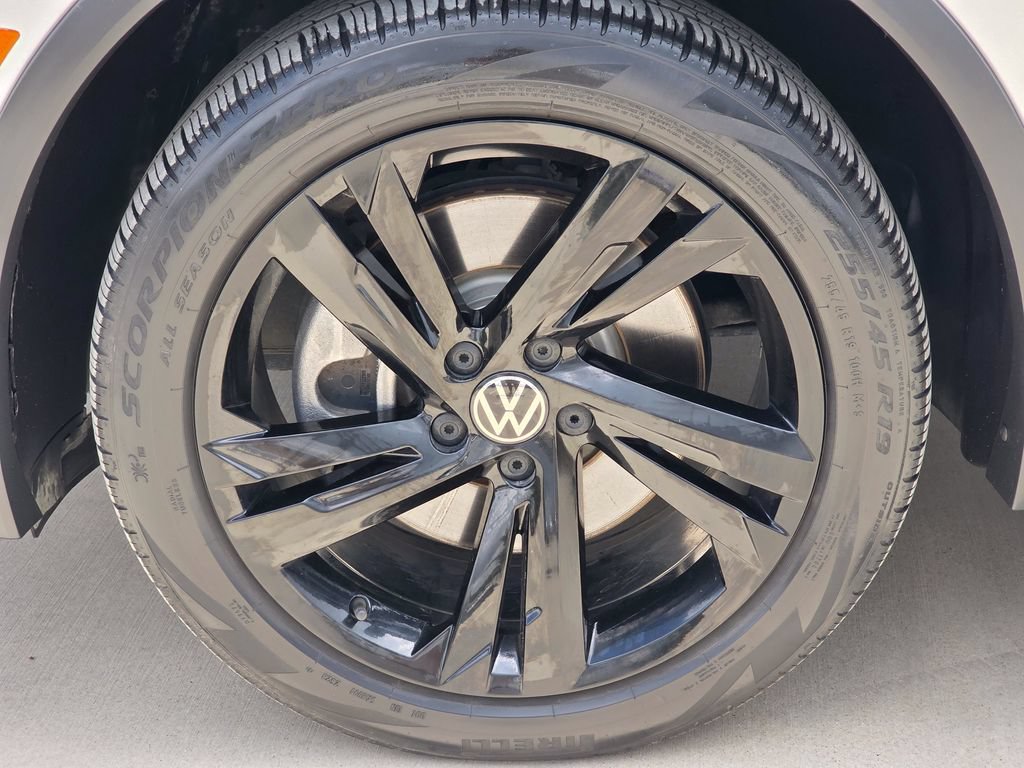 Used 2023 Volkswagen Tiguan SE R-Line FWD image 11