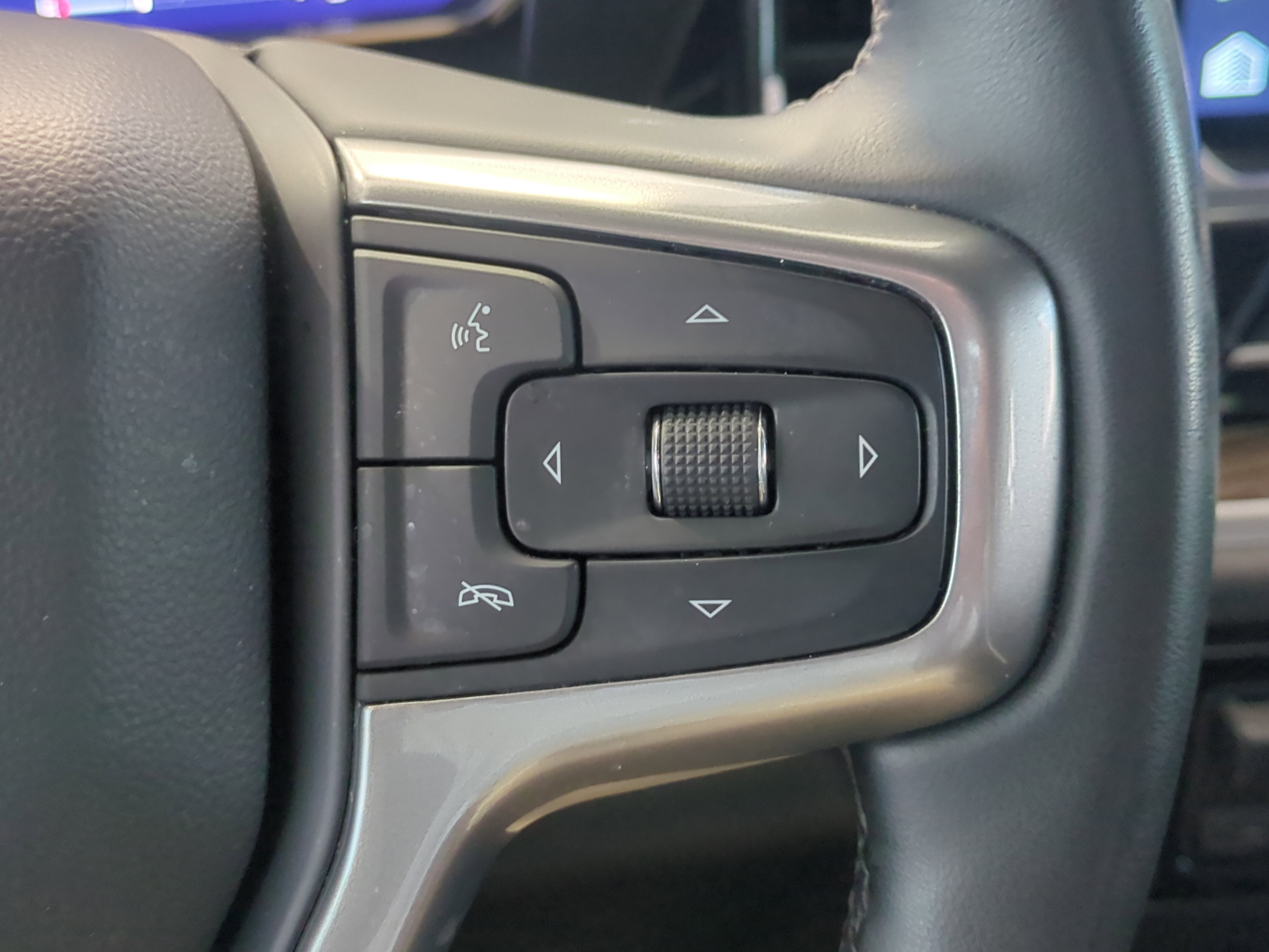 Used 2025 Chevrolet Silverado 2500 LT w/ Convenience Package image 27