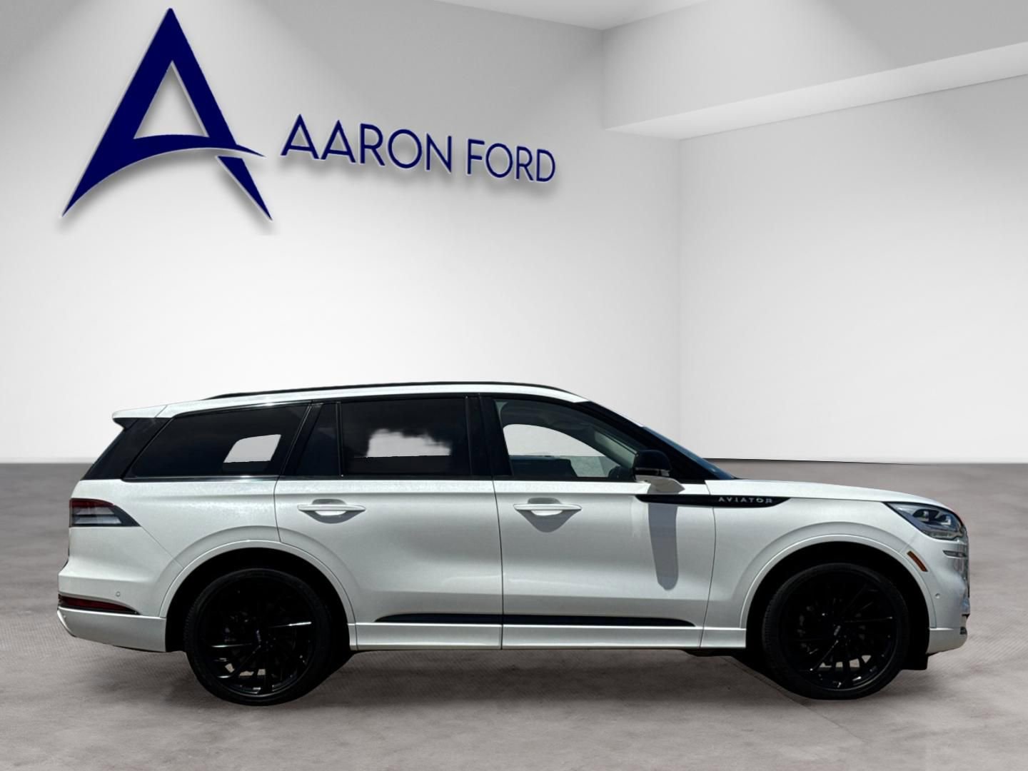 Used 2023 Lincoln Aviator Reserve w/ Equipment Group 201A AWD/4WD image 7