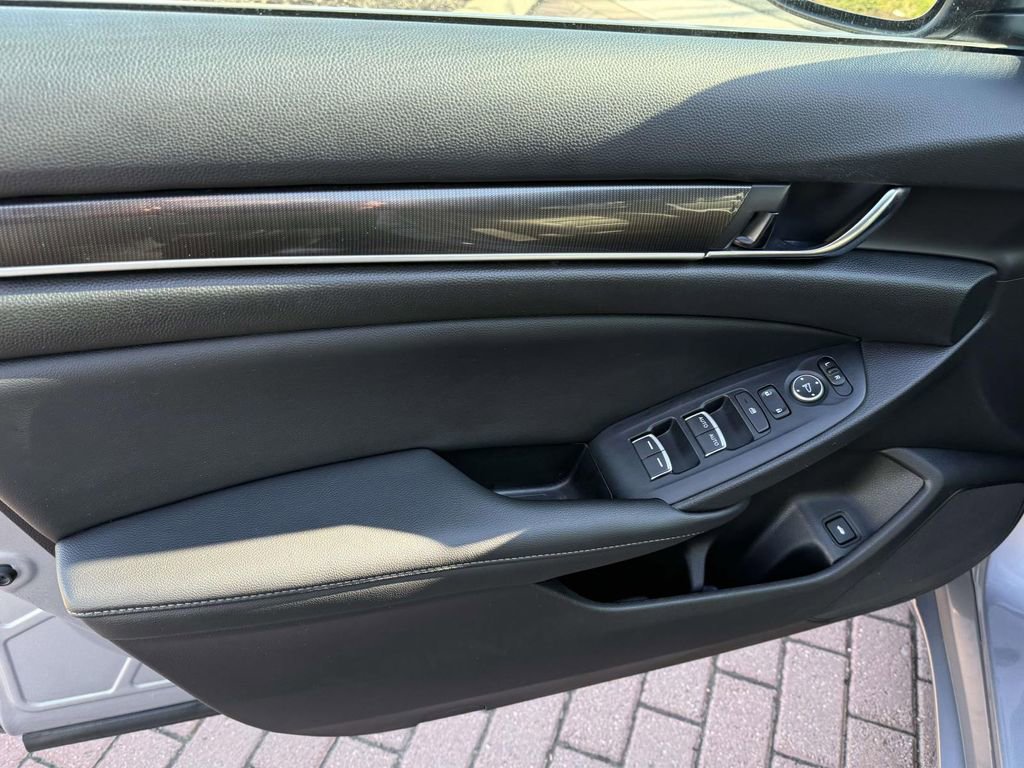 Used 2022 Honda Accord Sport image 9