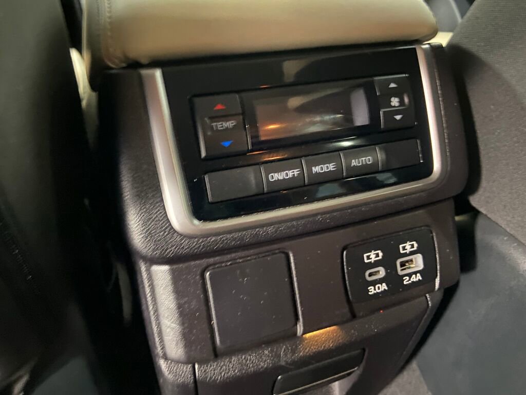 Used 2023 Subaru Ascent Premium w/ Convenience Package image 16
